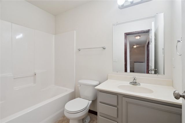 45 Woodstone Lane SW, Cedar Rapids, IA 52404