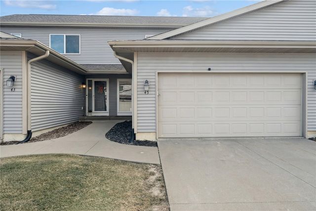 45 Woodstone Lane SW, Cedar Rapids, IA 52404