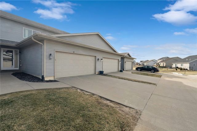 45 Woodstone Lane SW, Cedar Rapids, IA 52404