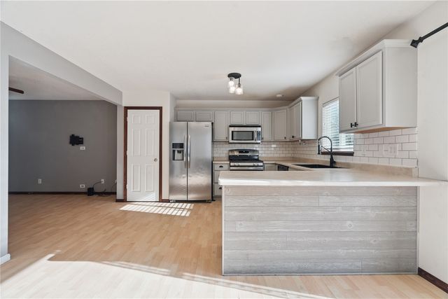 45 Woodstone Lane SW, Cedar Rapids, IA 52404