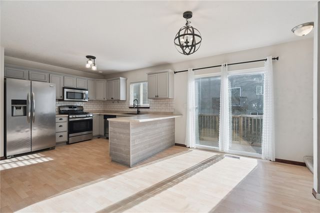 45 Woodstone Lane SW, Cedar Rapids, IA 52404