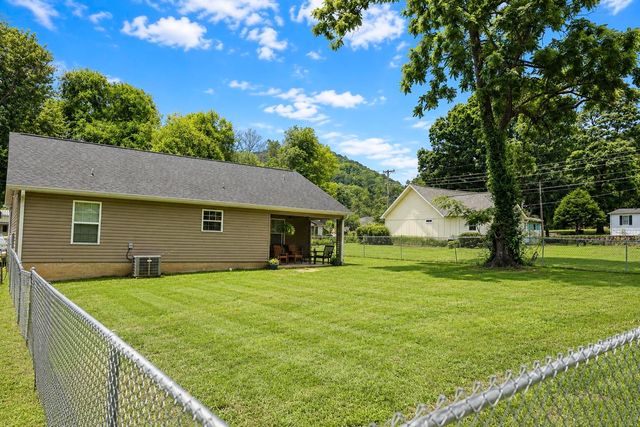 411 Hotwater Road, Soddy Daisy, TN 37379