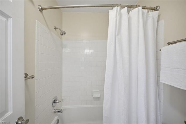 967 Saint Andrews Reach Apt D, Chesapeake, VA 23320