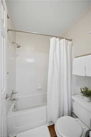 967 Saint Andrews Reach Apt D, Chesapeake, VA 23320