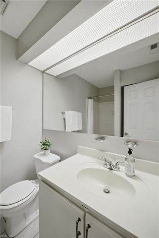 967 Saint Andrews Reach Apt D, Chesapeake, VA 23320