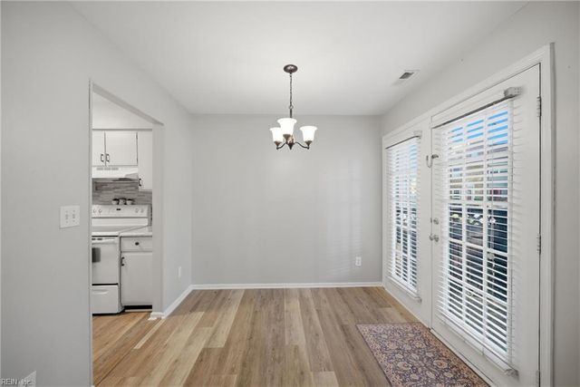 967 Saint Andrews Reach Apt D, Chesapeake, VA 23320