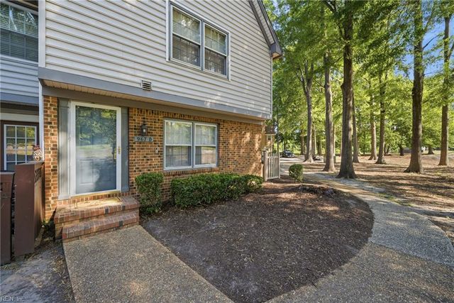 967 Saint Andrews Reach Apt D, Chesapeake, VA 23320
