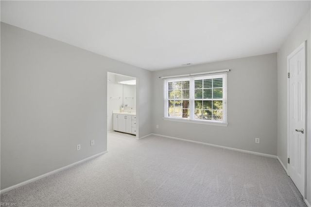 967 Saint Andrews Reach Apt D, Chesapeake, VA 23320