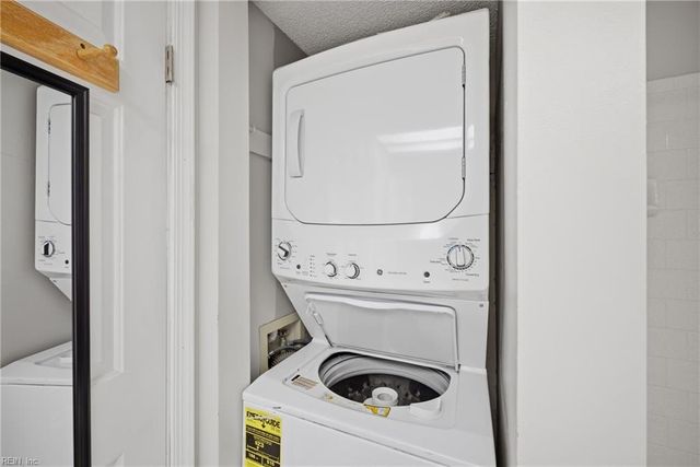 967 Saint Andrews Reach Apt D, Chesapeake, VA 23320