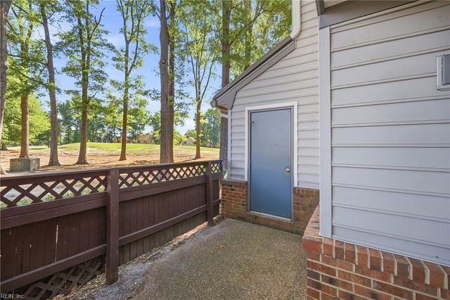 967 Saint Andrews Reach Apt D, Chesapeake, VA 23320