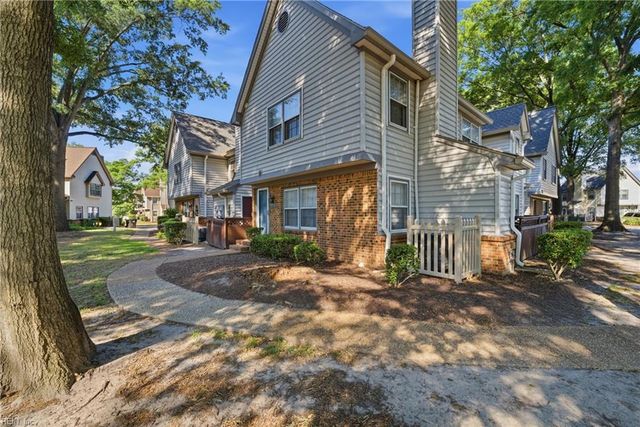 967 Saint Andrews Reach Apt D, Chesapeake, VA 23320