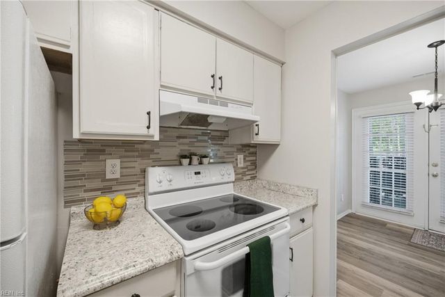967 Saint Andrews Reach Apt D, Chesapeake, VA 23320