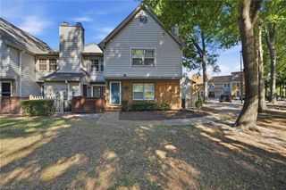 967 Saint Andrews Reach Apt D, Chesapeake, VA 23320