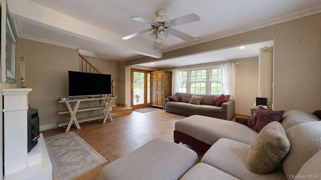 41 Summit Boulevard, Westhampton, NY 11977