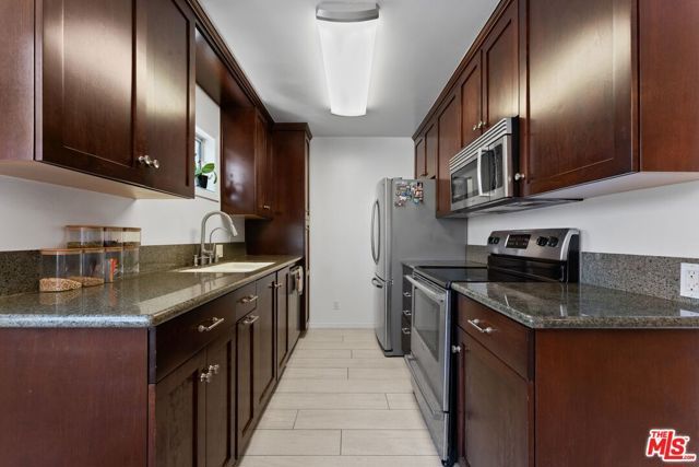 2002 4th Street 102, Santa Monica, CA 90405