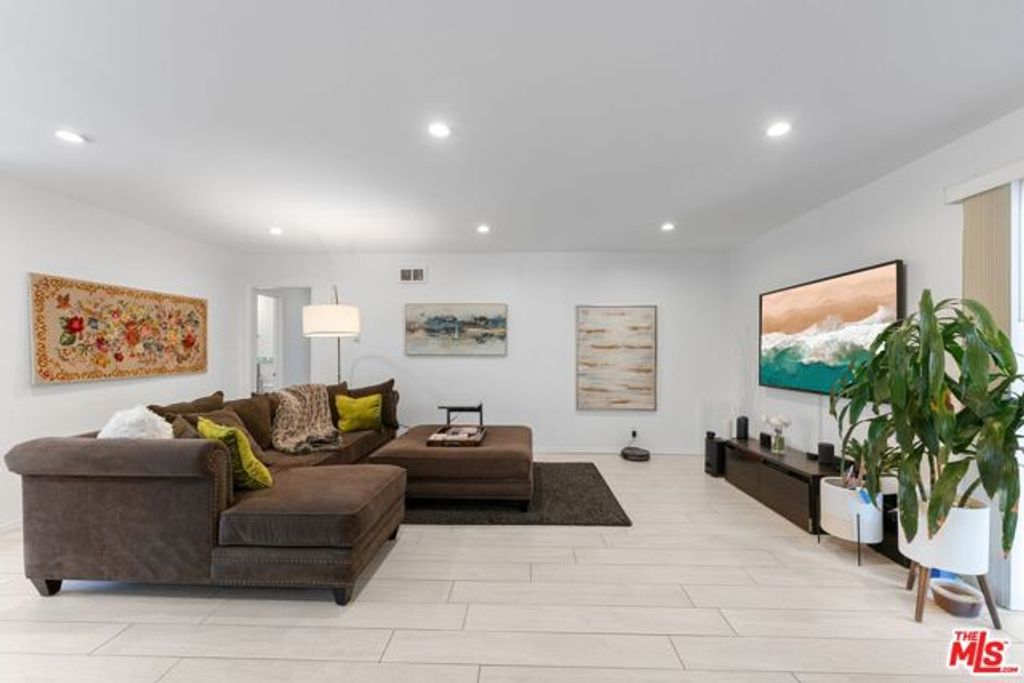 2002 4th Street 102, Santa Monica, CA 90405