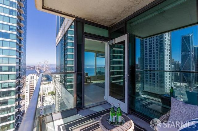 425 1st Street 2607, San Francisco, CA 94105