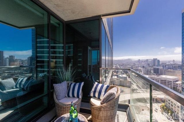 425 1st Street 2607, San Francisco, CA 94105