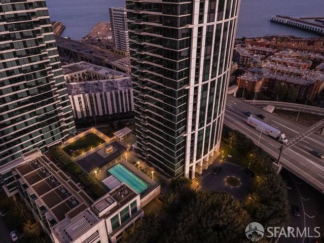425 1st Street 2607, San Francisco, CA 94105