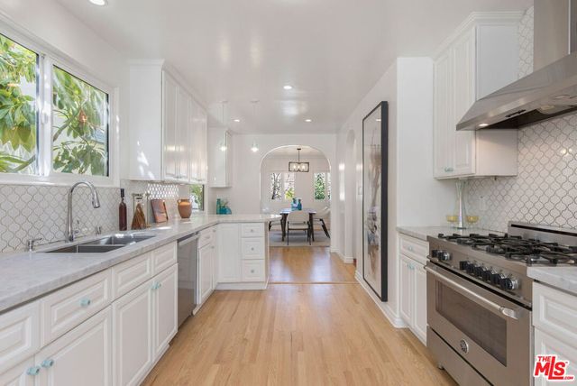 1110 Hi Point Street, Los Angeles, CA 90035