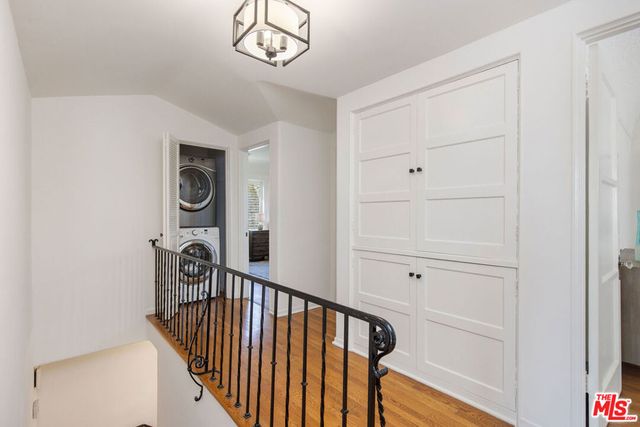 1110 Hi Point Street, Los Angeles, CA 90035