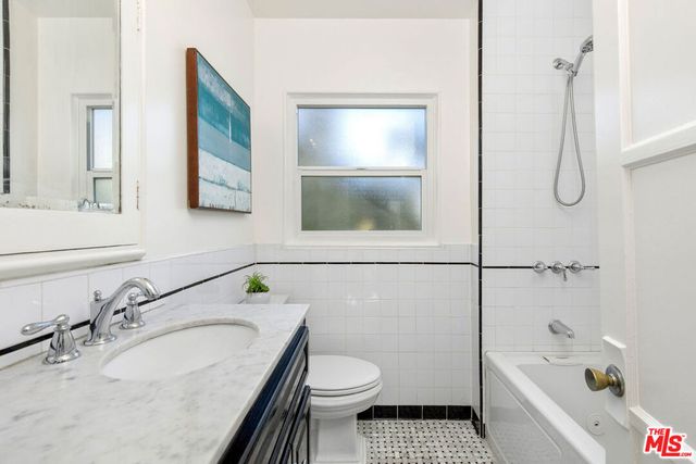 1110 Hi Point Street, Los Angeles, CA 90035