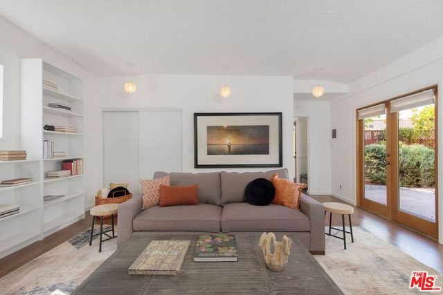 1110 Hi Point Street, Los Angeles, CA 90035