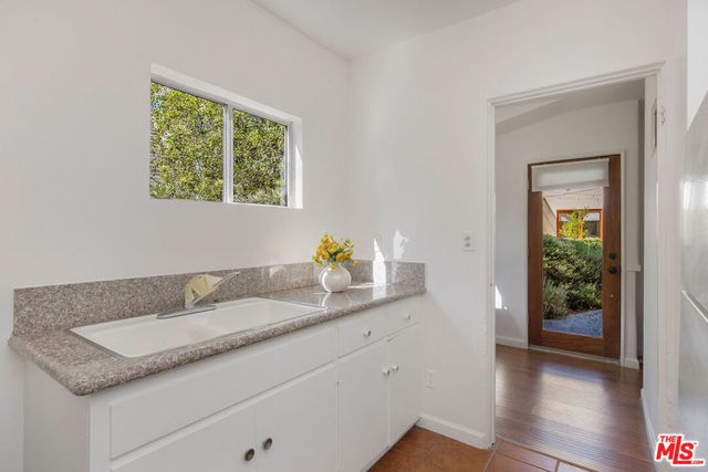 1110 Hi Point Street, Los Angeles, CA 90035