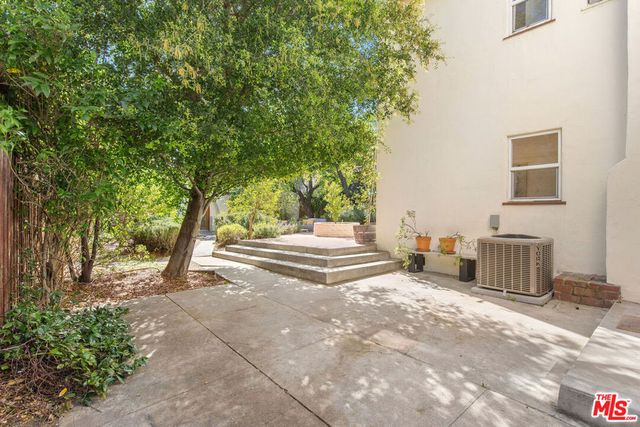 1110 Hi Point Street, Los Angeles, CA 90035