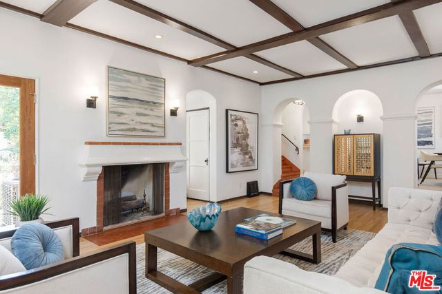 1110 Hi Point Street, Los Angeles, CA 90035