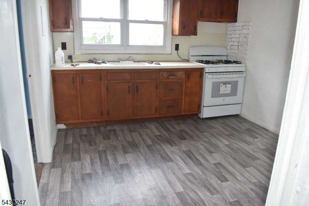 852 Paulison Ave, Clifton City, NJ 07011 — photo 2