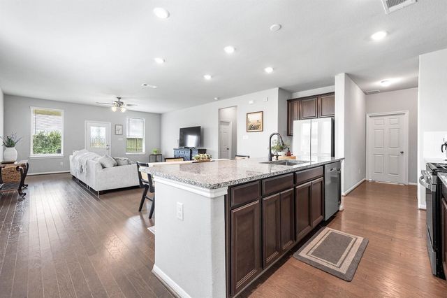 13517 Emerald Mallard Drive, Texas City, TX 77568