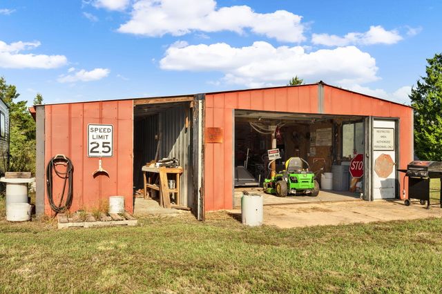 585 E Huckaba Road, Defuniak Springs, FL 32435