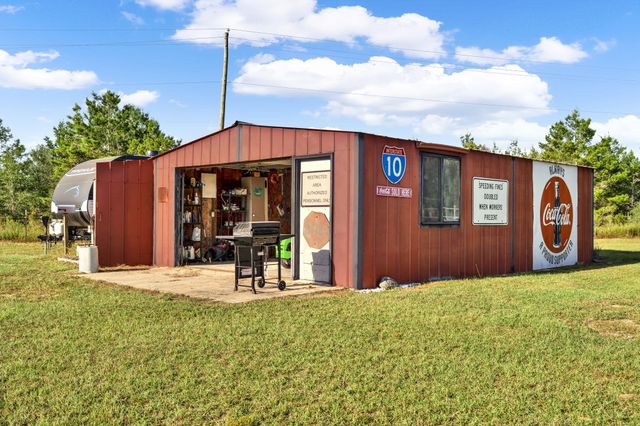 585 E Huckaba Road, Defuniak Springs, FL 32435