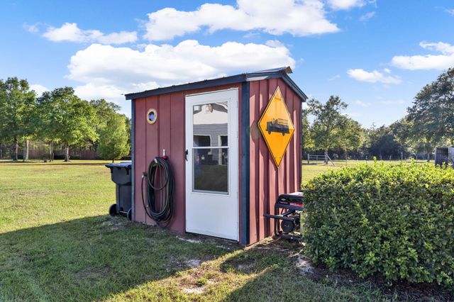 585 E Huckaba Road, Defuniak Springs, FL 32435