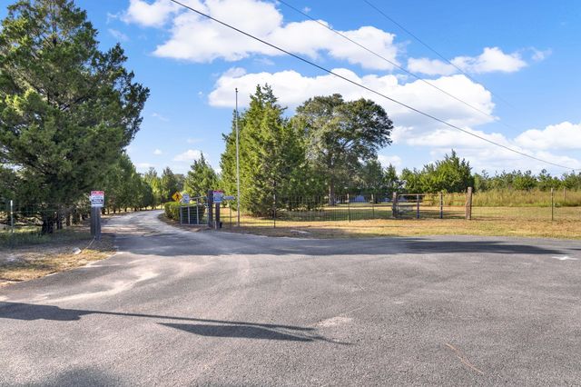 585 E Huckaba Road, Defuniak Springs, FL 32435