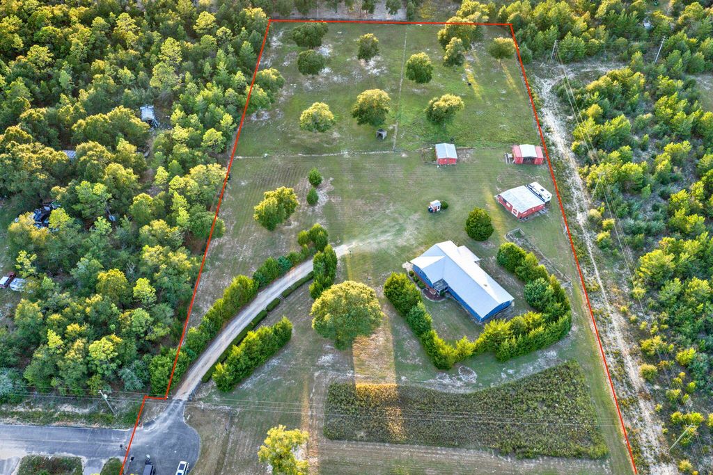 585 E Huckaba Road, Defuniak Springs, FL 32435