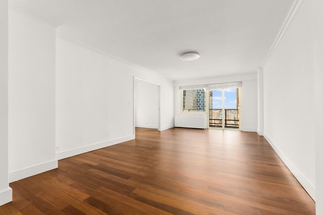159 W 53rd St Apt 22E, New York City, NY 10019