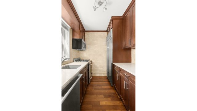 159 W 53rd St Apt 22E, New York City, NY 10019