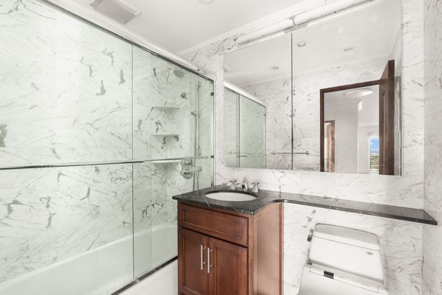 159 W 53rd St Apt 22E, New York City, NY 10019