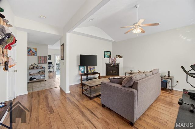 362 Carmel Valley Way, St Robert, MO 65584