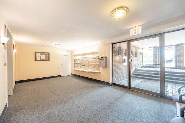 8455 W Leland Avenue 205, Chicago, IL 60656