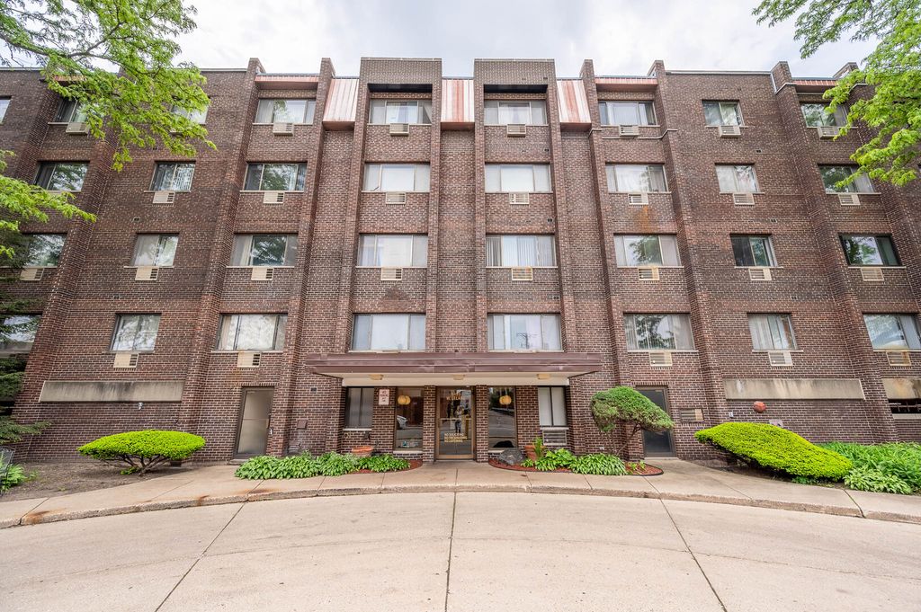 8455 W Leland Avenue 205, Chicago, IL 60656
