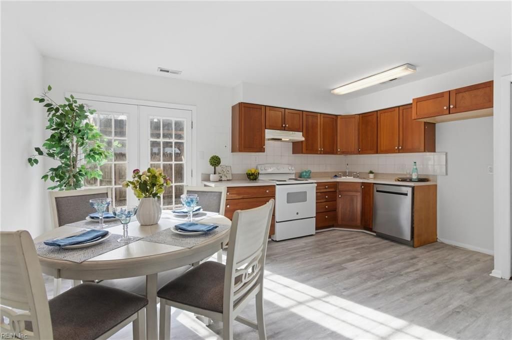 1043 Coastaway DR, Virginia Beach, VA 23451