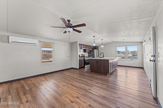 21199 W ESCAPEE Way, Congress, AZ 85332