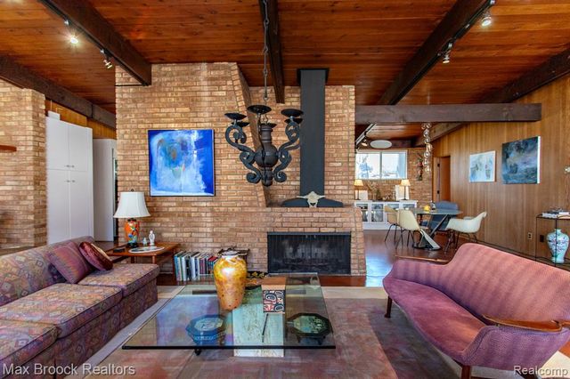 30875 Franklin Road, Franklin, MI 48025