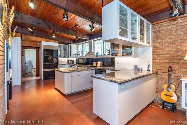 30875 Franklin Road, Franklin, MI 48025