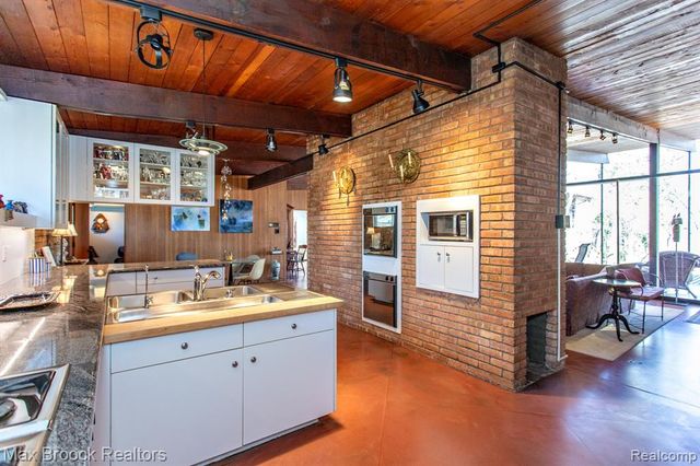 30875 Franklin Road, Franklin, MI 48025