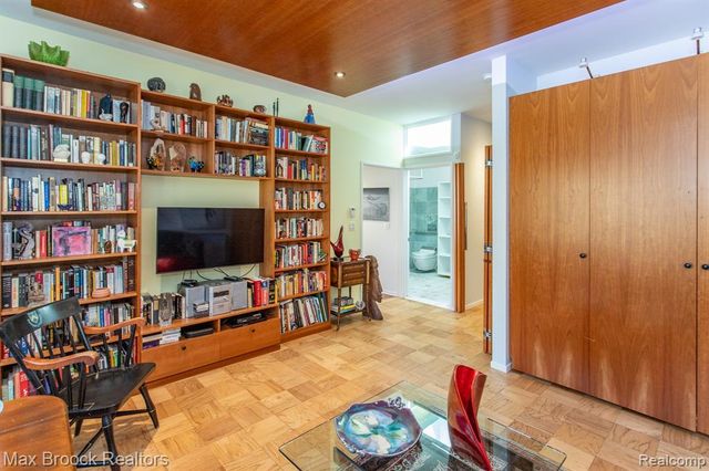 30875 Franklin Road, Franklin, MI 48025