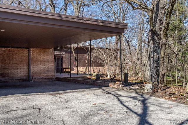30875 Franklin Road, Franklin, MI 48025